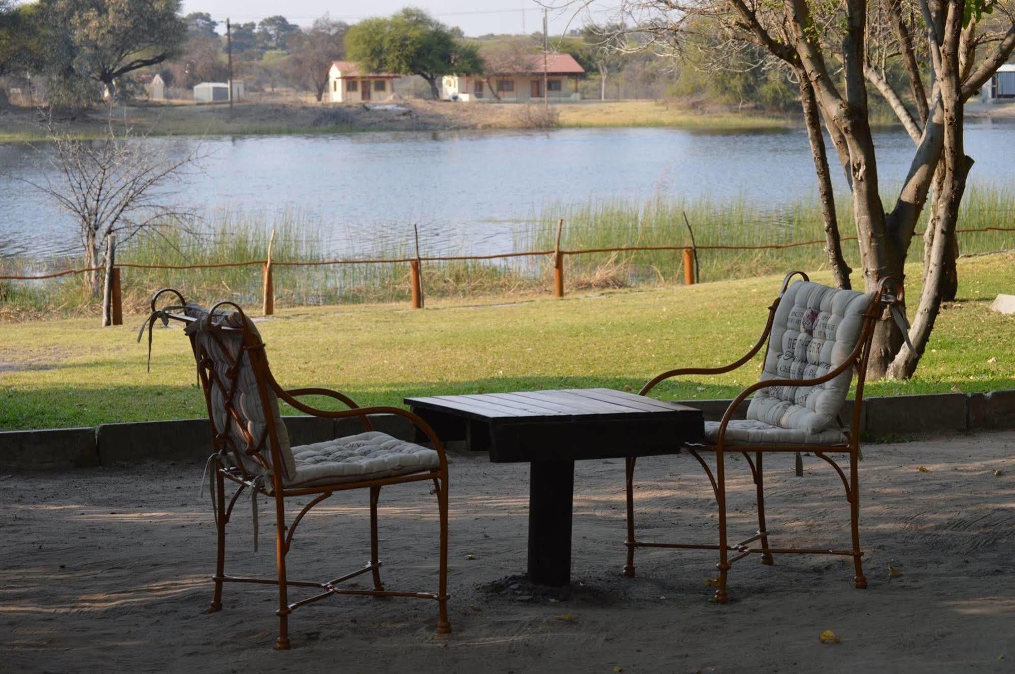 Hotel Motsebe Backpackers à Maun Extérieur photo
